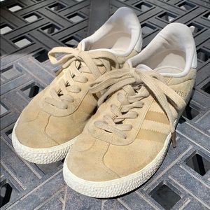 Adidas boys suede casual shoes